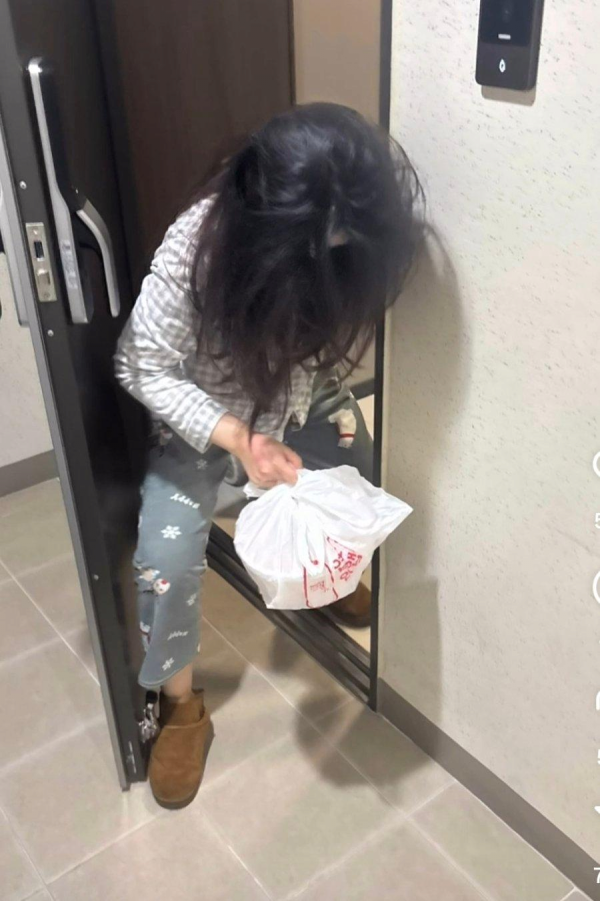 배달 인증 하려는데 등장한 여자