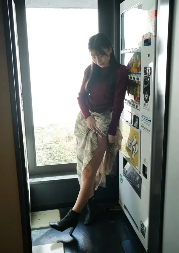 스즈키 유카 BUBKA 디지털 사진집 「마루 위의 W-DAY」 Set.02