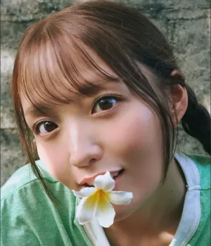 네오 사진집 2025 가을 시즌 걸 「푸른빛에 녹아들다」