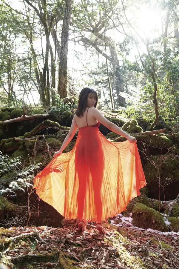 이나미 에리카, 누드 사진집 ‘격정의 눈빛’ Set.02