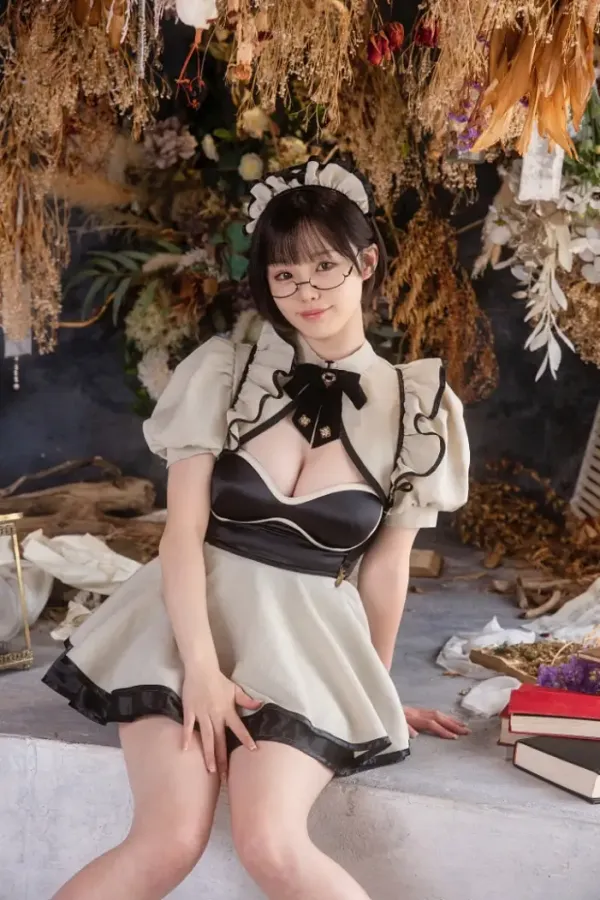 츠쿠모 요루 피부 하얗고 연기 잘해서 색기가 타고난 AV 배우