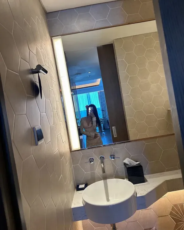 핑크색을 좋아하는 베트남녀